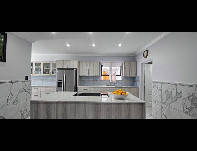 4 BEDROOM HOUSE FOR SALE IN COUNTRY CLUB